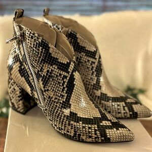 Last chance Marc Fisher Women's Retta Snakeskin Side Zip Ankle Boot Size US 6